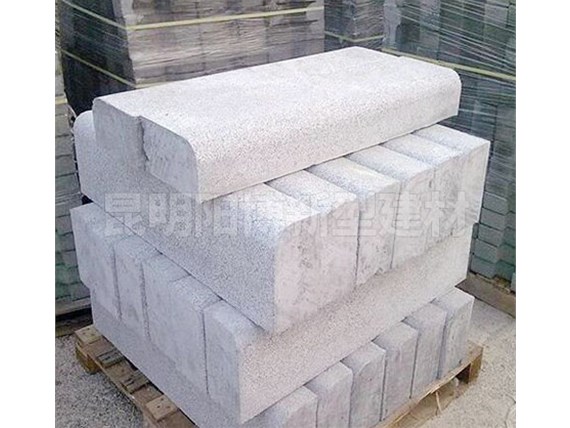 路沿石施工中如何保證平整度？昆明陽博水泥分享